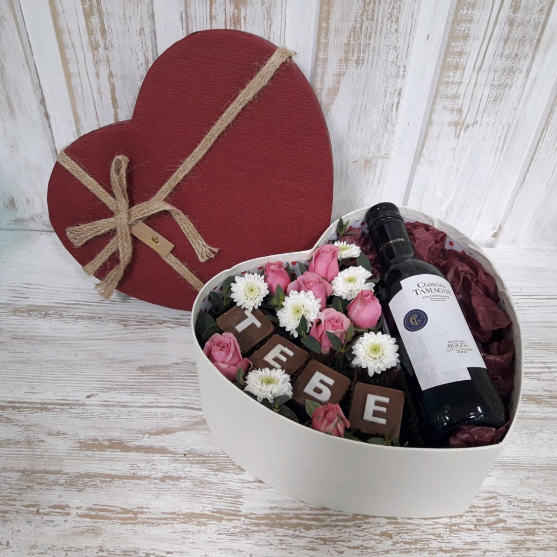 Вино и конфеты в коробке купить цветы розы в казани